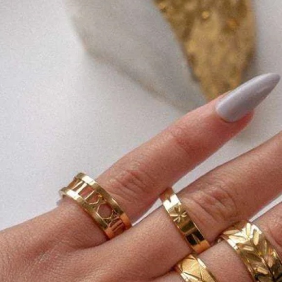 Gold PRYA ring - Picture 4 of 6